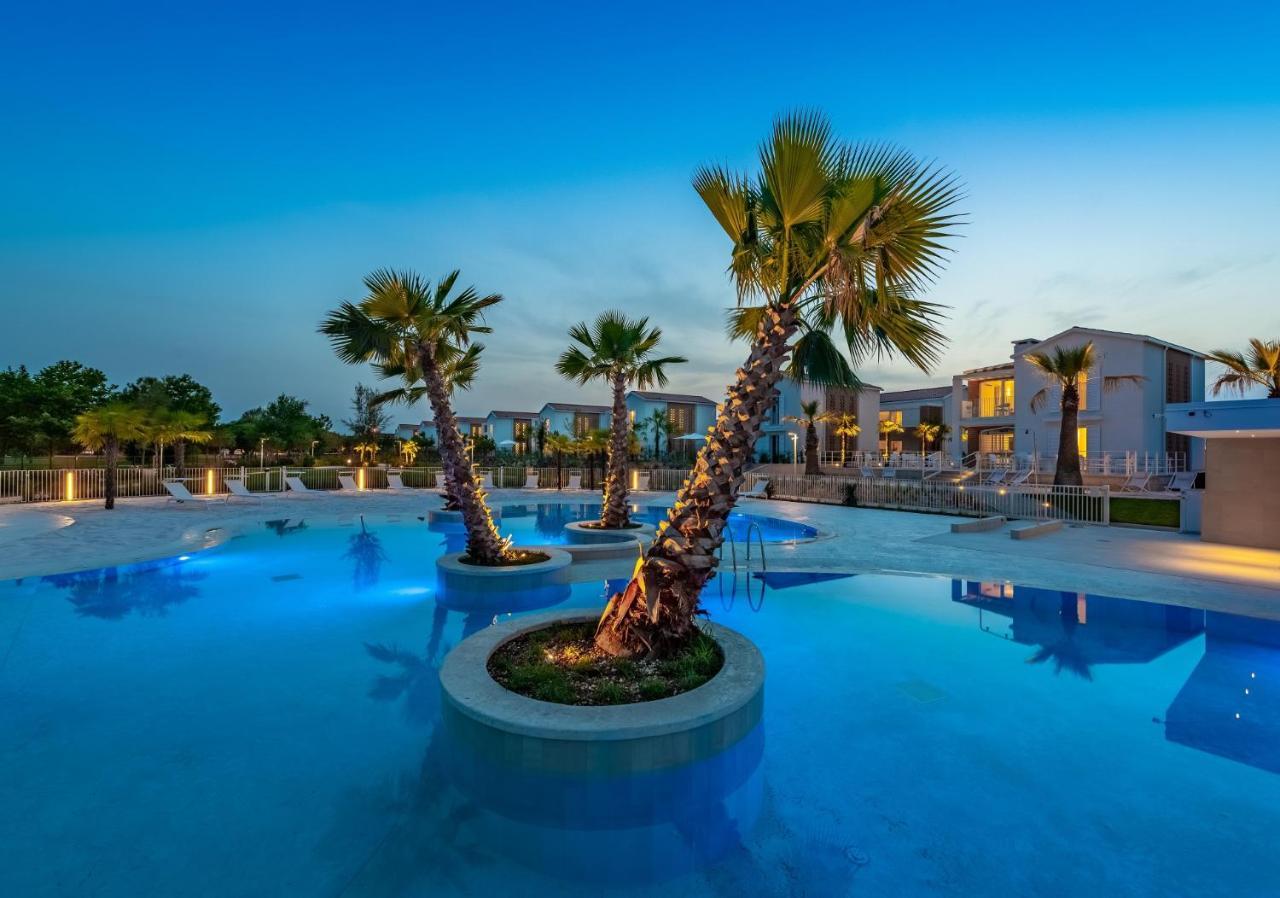 קאורלה Pareus Beach Resort מראה חיצוני תמונה