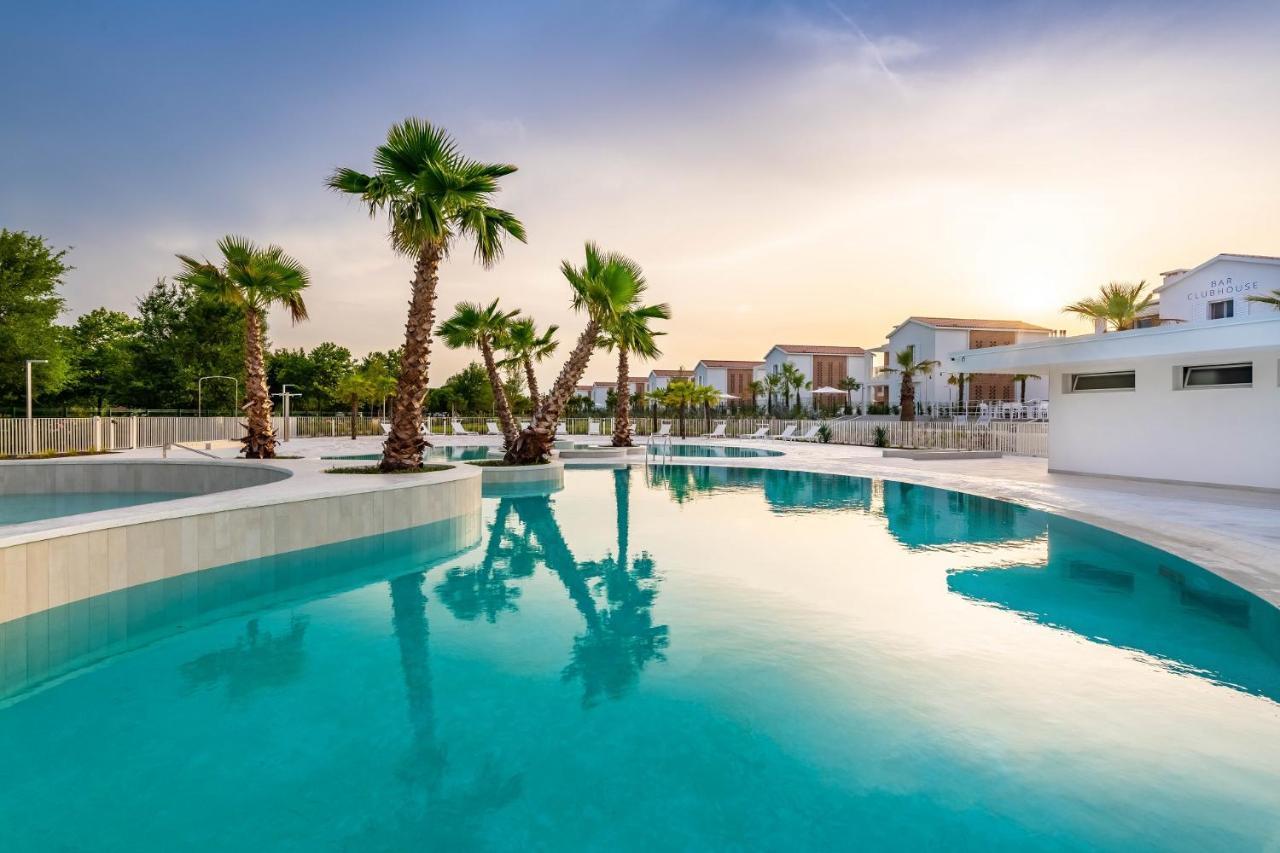 קאורלה Pareus Beach Resort מראה חיצוני תמונה
