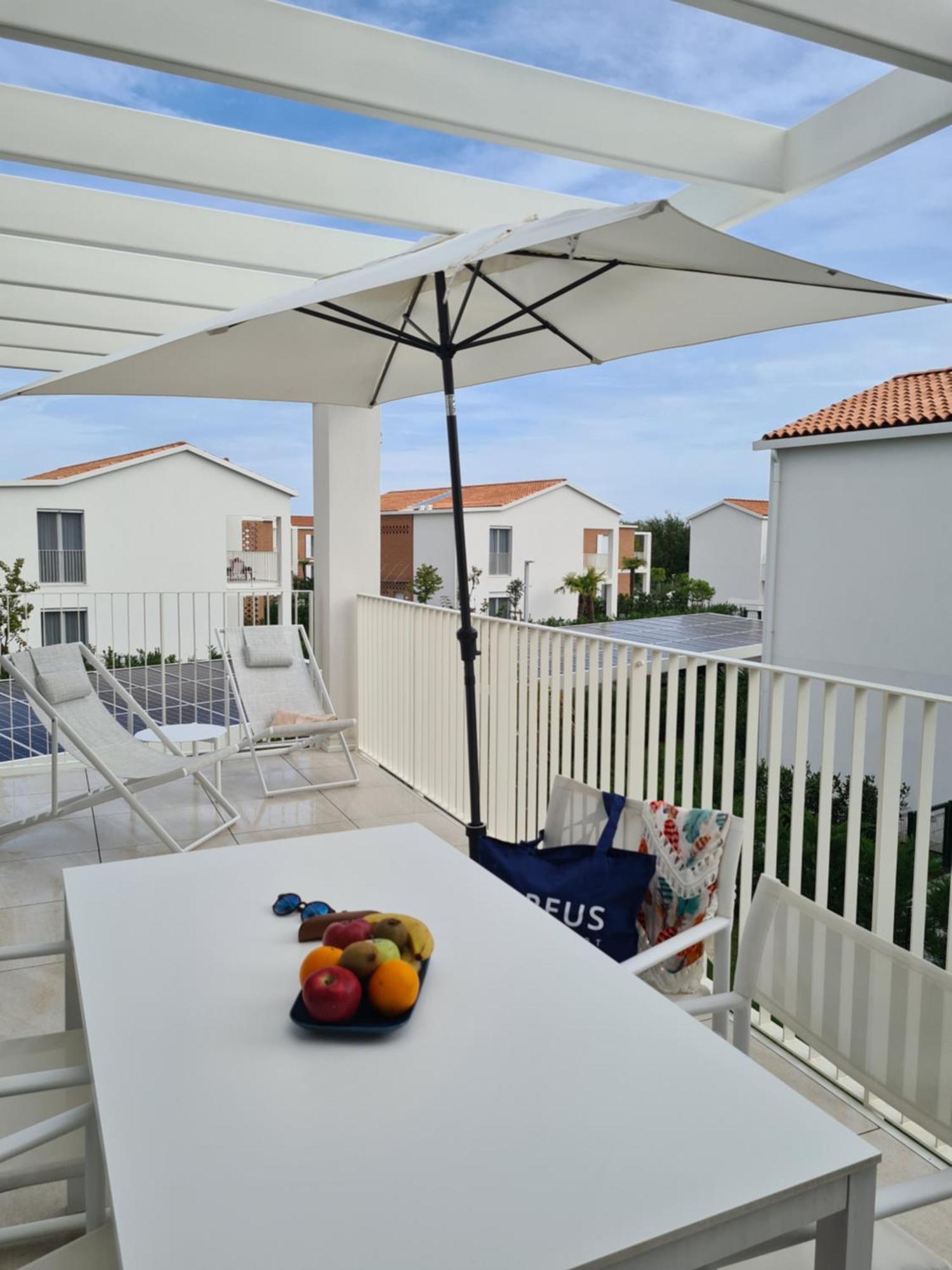 קאורלה Pareus Beach Resort מראה חיצוני תמונה