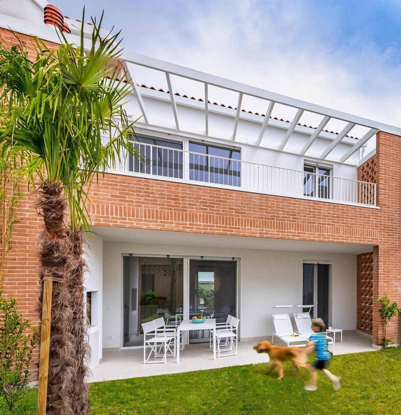 קאורלה Pareus Beach Resort מראה חיצוני תמונה